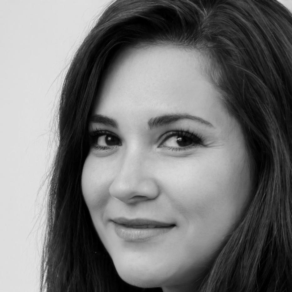 Professional portrait of Rachel Sinclair